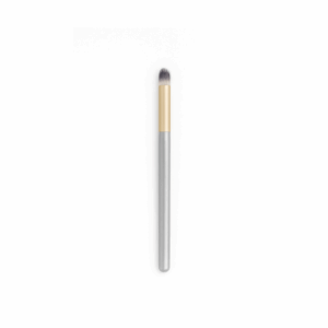 Pincel difuminador Coperma con mango gris y detalle dorado para un difuminado preciso de sombras.