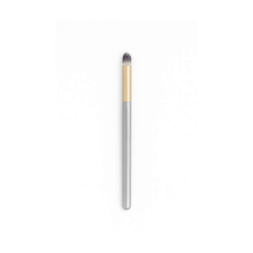 Pincel difuminador Coperma con mango gris y detalle dorado para un difuminado preciso de sombras.