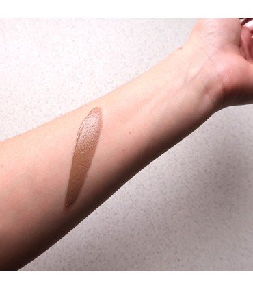 Swatch del bronceador líquido HYPO Liquid Bronze aplicado en el brazo