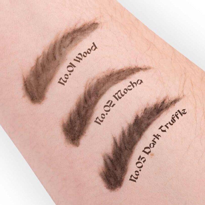 Muestras de tonos Wood, Mocha y Dark Truffle del lápiz de cejas Brow Poet