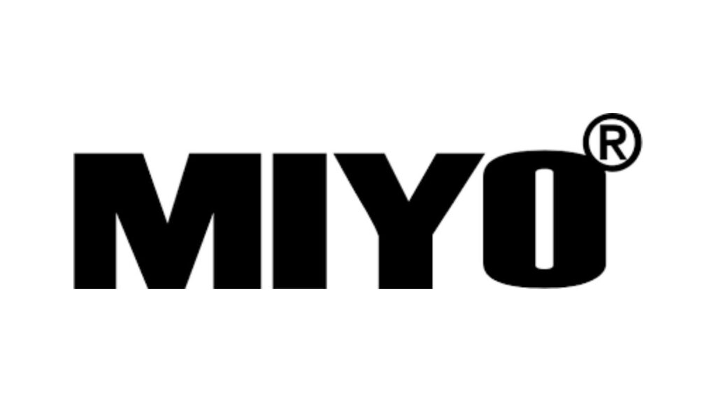 Logotipo de MIYO Cosmetics en color negro, marca joven y creativa de maquillaje.