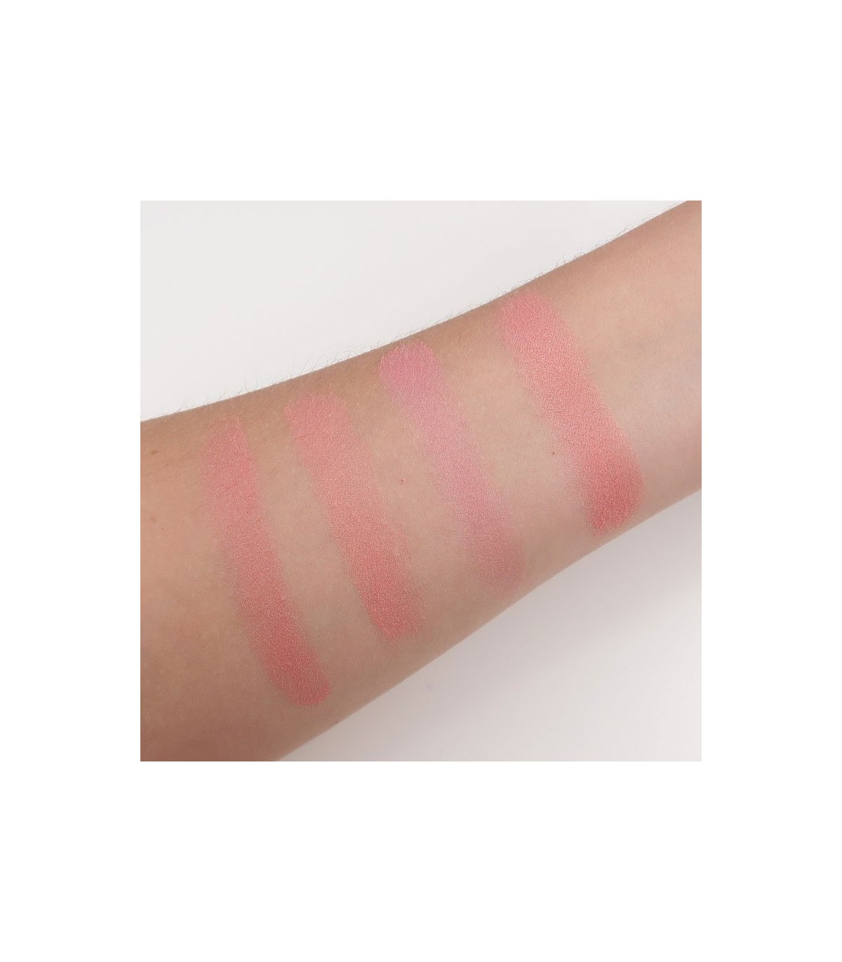 Swatches del colorete Sweet Melody de Bell Cosmetics sobre la piel