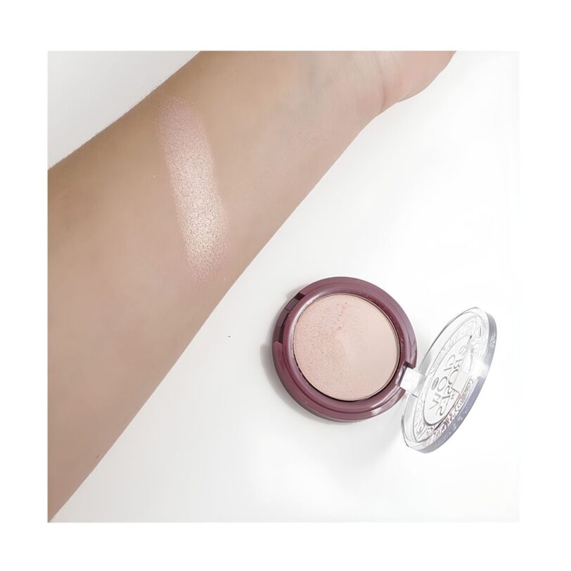 swatch iluminador Glow & Roses Bell Cosmetics en piel