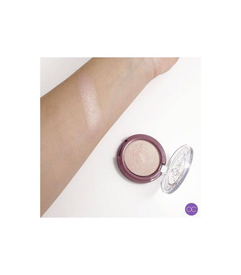 swatch iluminador Glow & Roses Bell Cosmetics en piel