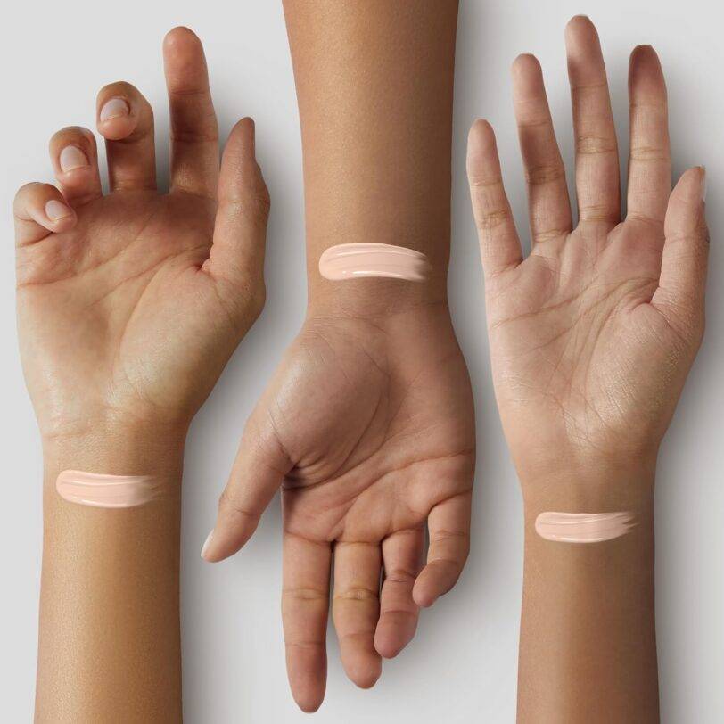 muestra aplicada del corrector Catrice True Skin High Cover en varios tonos sobre distintas pieles