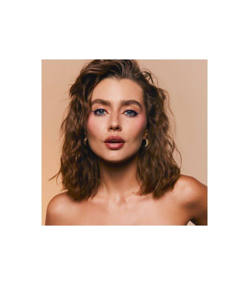 Maquillaje de ojos con delineador líquido hipoalergénico Bell HYPO