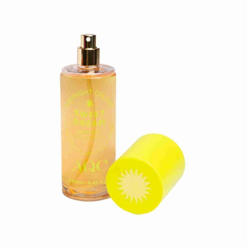 detalle del vaporizador de la bruma corporal Mist Midnight Orchid con aplicador dorado