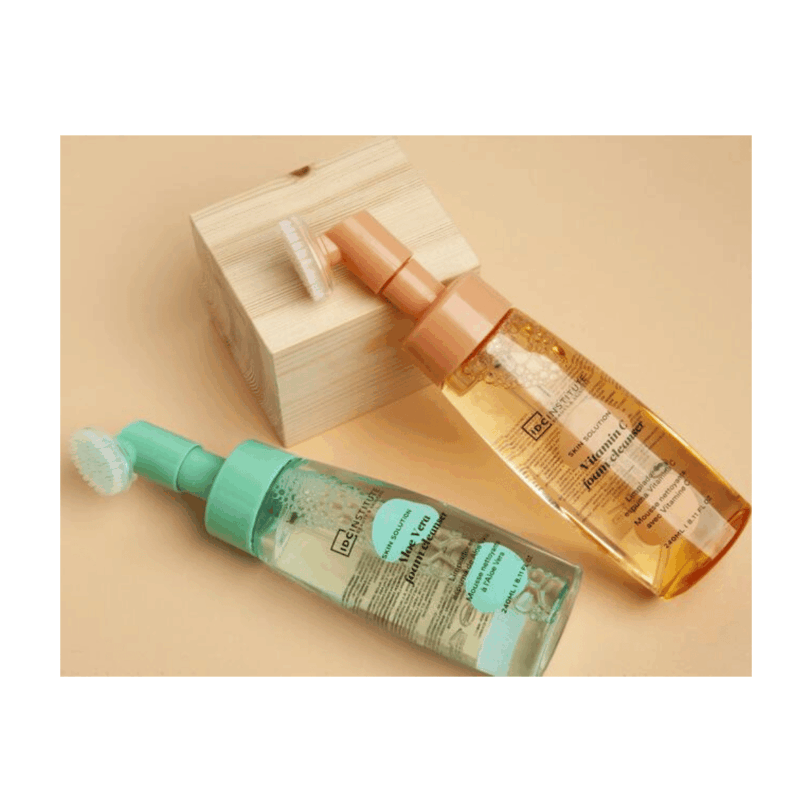 Limpiadores faciales en espuma con cepillo exfoliante de IDC Institute en versión vitamina C y aloe vera