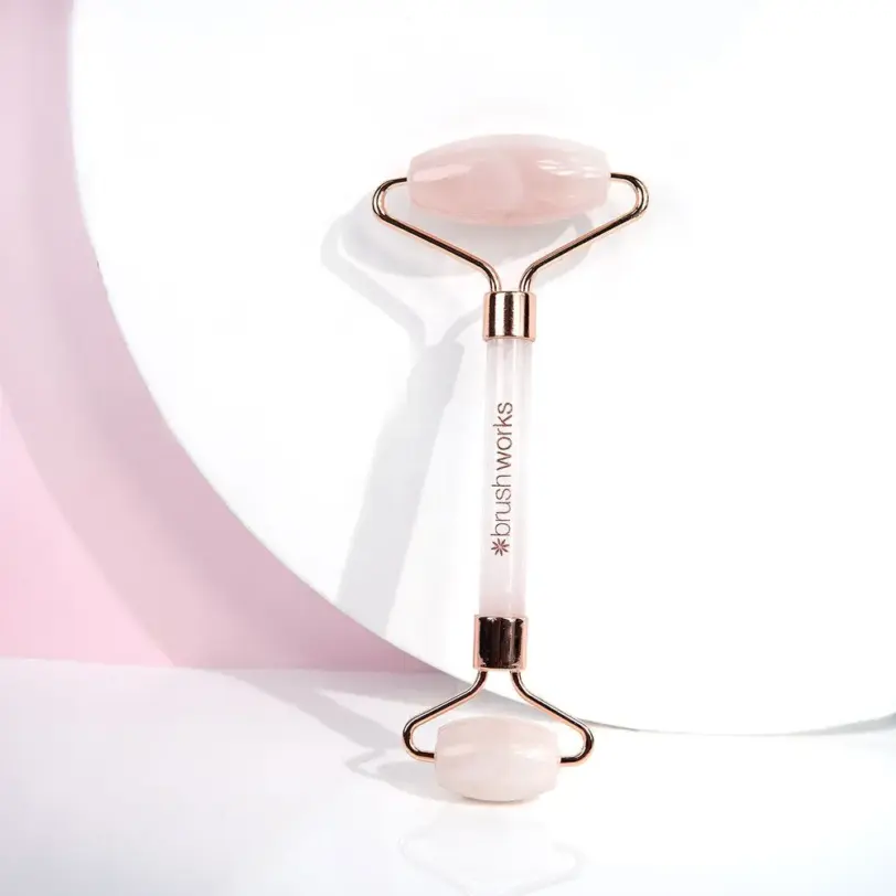Rodillo facial de cuarzo rosa Brushworks con doble cabezal para masaje y drenaje facial