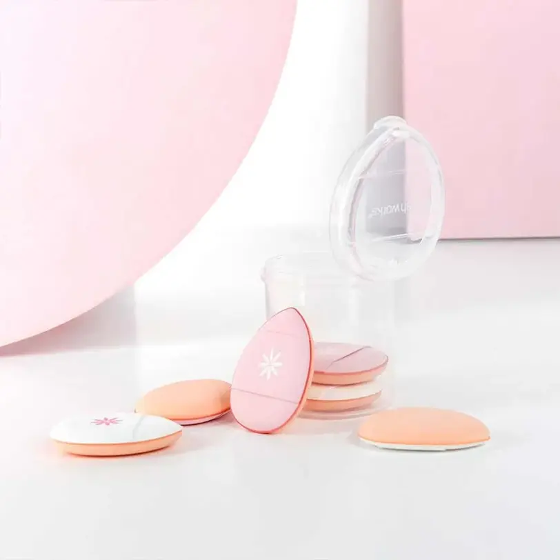 Set compacto de mini borlas Brushworks con estuche ideal para viaje o bolso