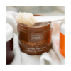 exfoliante corporal hidratante Ziaja Cupuaçu con textura de azúcar cristalino y aceites nutritivos