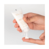 crema facial de noche regeneradora Ziaja Natural Care aplicada sobre la mano con textura hidratante ligera