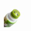 Detalle del aplicador metálico del gel facial de aloe vera diseñado para masaje y efecto refrescante
