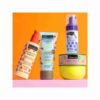 Set de productos IDC Institute con crema corporal, loción sérum, limpiador y hidratante para una rutina completa de cuidado de la piel