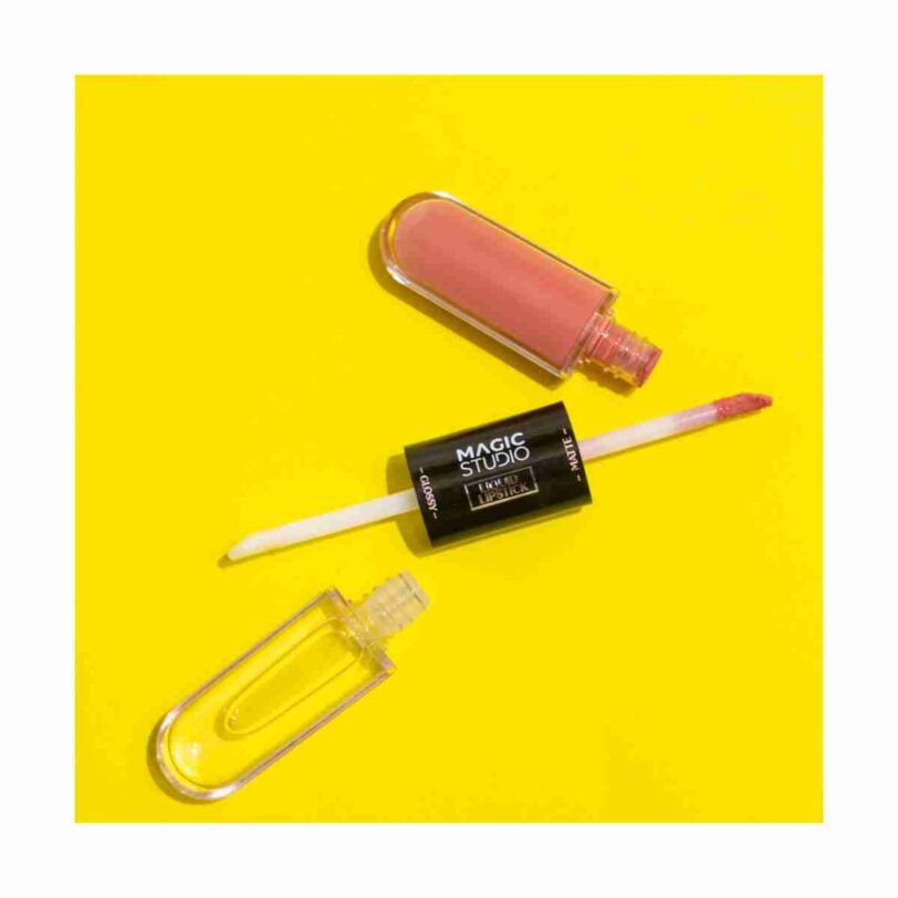 detalle aplicador double liquid lipstick magic studio con textura liquida mate