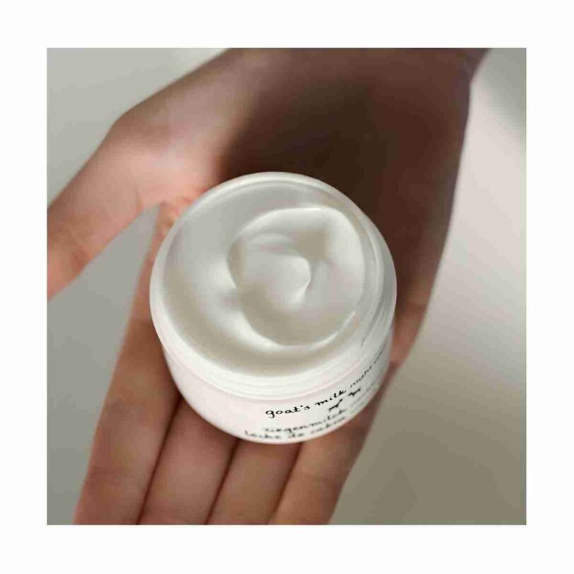 Textura cremosa de la crema de noche Ziaja leche de cabra con efecto regenerador