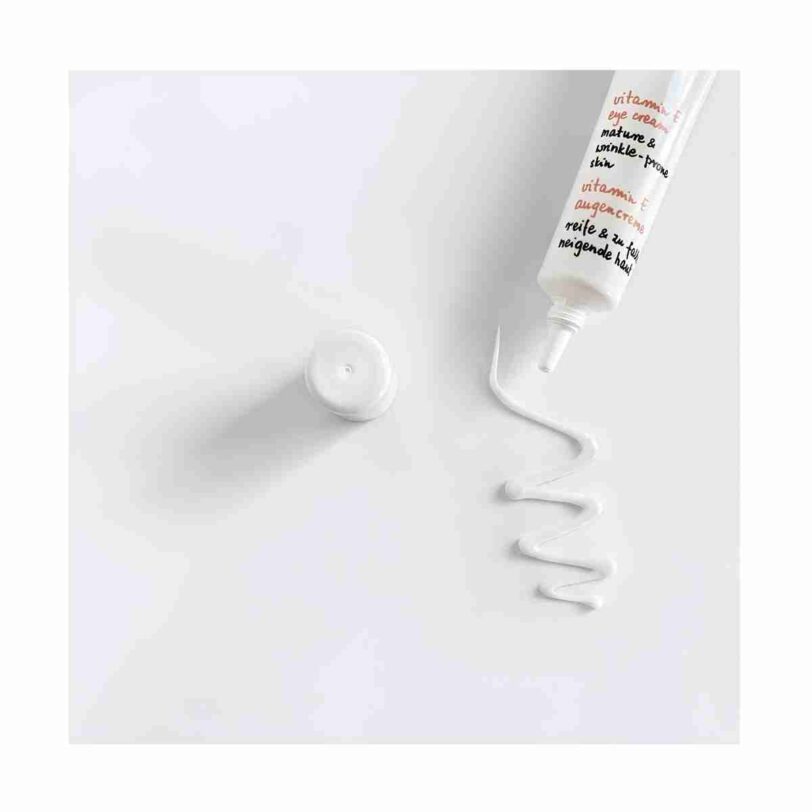 textura crema contorno de ojos vitamina e ziaja efecto hidratante y antiarrugas