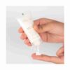 crema facial de noche regeneradora Ziaja Natural Care aplicada sobre la mano con textura hidratante ligera