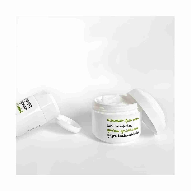 Crema facial Ziaja Pepino presentada en un entorno de cuidado facial diario para piel mixta o grasa.
