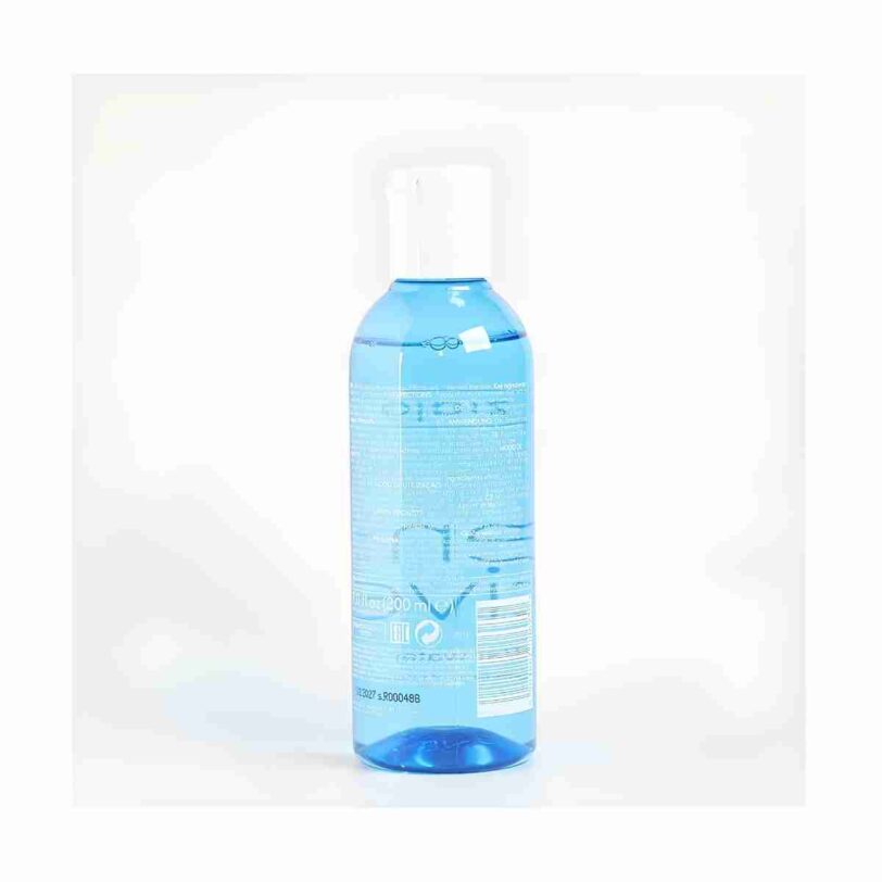 Parte trasera del agua micelar Ziaja Sensitive con información de ingredientes y uso