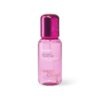 Frasco rosa de 250 ml de Hair & Body Fragrance Mist Sweet Cloud de Flor de Mayo con tapón fucsia metalizado